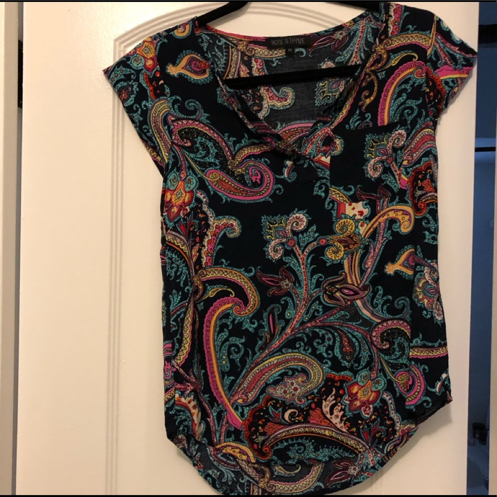 Rose & Thyme NWOT Black floral top XS